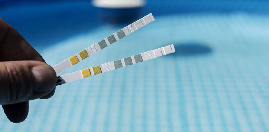 ph strips test pool water