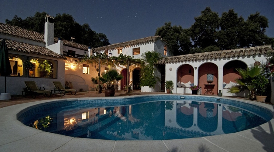 pool backyard villa